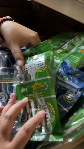 มีดโกนหนวด ที่โกนหนวด ใบมีด 3ชั้น ชุดละ 5 ด้าม คละสี