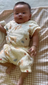 ชุดผูกหน้าแขนสั้น ขาสั้นผ้ามัสลินย่น สำหรับเด็กแรกเกิด