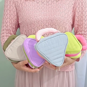 Tas Kosmetik Mini Portabel & Tas Tangan Segitiga: Pilihan Terbaik untuk Perjalanan