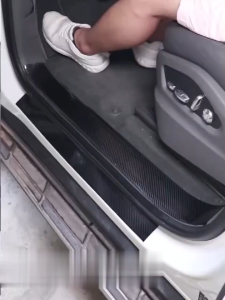 1 Cuộn băng keo dán bảo vệ cản trước cửa xe hơi họa tiết carbon chống trầy bảng 5cm dài 3m