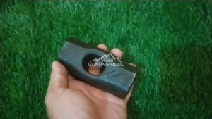 Palu Baja 2 LB: Alat Pertukangan yang Kuat dan Awet