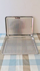 ถาดBBQ ถาดเสริฟ ถาดสแตนเลส ถาดอาหาร (ลายคลื่นหยัก) (ใช้อบได้) ขนาด 40.5*30.5*2.5ซม.(ตราTK)