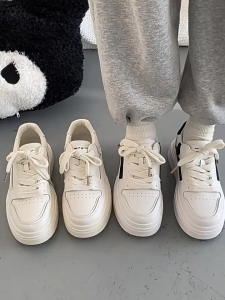 YoungShoes รองเท้าผ้าใบพื้นหนาแบบใหม่ รองเท้านักเรียนส้นแบนที่ทันสมัยและลำลองสำหรับผู้หญิง สะดวกสบายและระบายอากาศได้