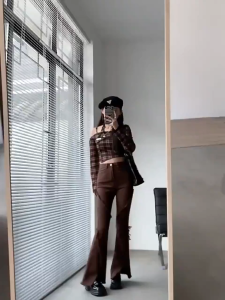 Celana Jeans Berkobar Wanita Berpinggang Tinggi Gaya Amerika Celana Booth Mikro Belahan Coklat Retro