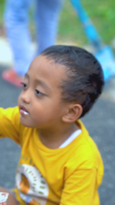 Helm Anak Laki Laki Perempuan 1 2 3 4 5 Tahun Kulit Sintetis Premium Pelindung Kepala Bayi Lucu Kaca Terang Motif Garis Warna Hitam Polos