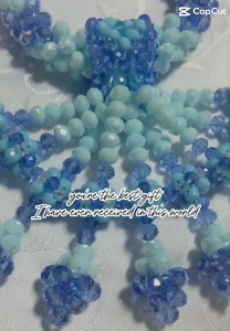 พวงมาลัยวันแม่ พวงมาลัยคริสตัลสีฟ้าพาสเทล ลายข้าวหลามตัด  อุบะร้อยคริสตัล 2 ชั้น 9 ชาย