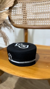 Kopiah Peci Madinah Motif Bordir Timbul Hitam Putih Peci Songkok kopiah dewasa