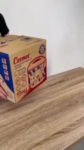Cosmos Rice Cooker Non Stick CRJ-3306 - 1.8L Fungsi memasak dan menghangatkan Menghangatkan hanya dengan 45 Watt Pelengkap : gelas ukur & sendok nasi Daya Masukan 400 Watt