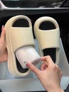 Thick Sole Slippers For Women Wedge Sandals Fashion Slides Slippers Rubber Shoes For Women Platform Clogs 7CM Outdoor Slippers Suitable For Rainy Season
