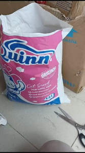 Kemasan 12 Liter Pasir Kucing Gumpal Wangi QUINN Cat Sand Bonus Kalung Lucu-The Best Cat Litter