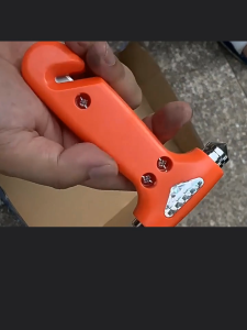 Búa thoát hiểm ô tô 3 trong 1 có đèn