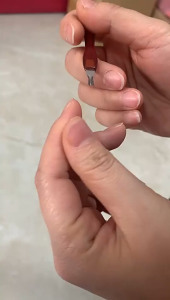 ที่ขูดหนังข้างเล็บ (ด้ามสีชา) ที่ขูดขอบเล็บ ที่ขูดซอกเล็บ อุปกรณ์ทำเล็บ