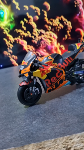 Maisto Die Cast Miniatur Motor Moto GP KTM Redbull Brad Binder 33