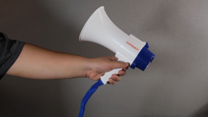 Pengeras Suara Megaphone dengan Fungsi Rekaman