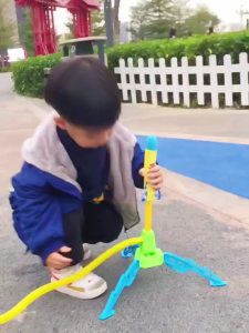 Mainan Roket Terbang / Mainan Peluncur Roket / Peluncur Luar Ruangan untuk anak-anak bermain di luar ruangan
