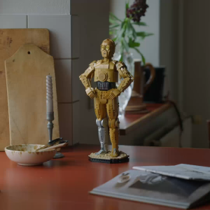 LEGO Star Wars 75398 C-3PO (1138 Pieces)