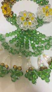 พวงมาลัยคริสตัลสีเขียว ลายข้าวหลามตัดสีเหลืองทอง อุบะร้อยคริสตัล 2 ชั้น ดอกยกลอย อุบะร้อยคริสตัล 9 ชาย