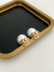 YOKO Anting Wanita Bentuk Mutiara Camelia Anti karat dan Anti Luntur Anting Wanita Dewasa Asli Anting Tusuk Korea Style E2-2