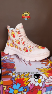 Sepatu Sneaker Wanita Skechers Roadies Surge Terbaru