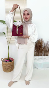 Tas Selempang Mini Beresleting Tengah Daiva Slingbag Dari Aqlan
