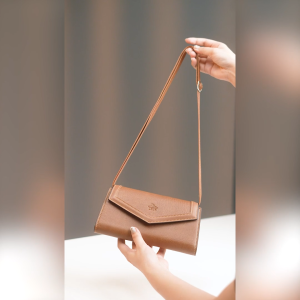 Ví Lata (Thời trang nữ dáng dài phối dây đeo chéo - Ví da VN80)