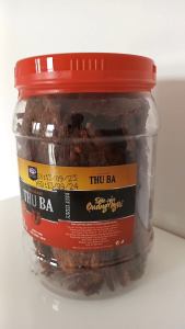 Hũ 500 gram Thịt Khô bò miếng thơm ngon Thu Ba Đặc sản hiệu Thu Ba Quảng Ngãi làm thủ công chất lượng cay vừa ăn. Beef jerky from Central Vietnam