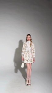 CALLING_COSTUME เดรสลายดอกไม้ มีสายผูกโบว์ที่เอวน่ารักกรุบ ชายกระโปรงระบาย 2ชั้น แต่งลูกไม้ฉลุเพิ่มกิมมิค Dress(CL891)  🌼