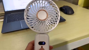 24ชม. พัดลมเกียร์ 5ลม 10000มาซิลเฟ่อ เครื่องพัดลมตั้งโต๊ะ พัดลมมินิ ปรับได้ มีสายชาร์จ USB แบบพกพา แบตเตอรี่แบบชาร์จไฟ