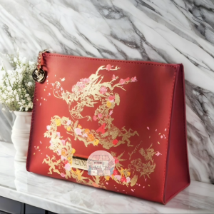 กระเป๋าของขวัญสีแดงเรียกทรัพย์ 12 ปีมังกรทอง หนัง สวย ดูแพง กระเป๋าใส่เครื่องสำอาง