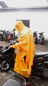 Jas Hujan Ponco Lengan Bahan PVC Tebal Anti Robek - PLK-901