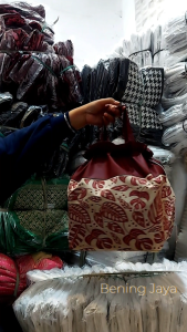 Tas Hajatan Goodie Bag Serut 22 Daun Maroon Cream