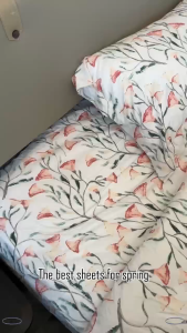 DQRGO [SG Stock] 4 IN 1 Premium Ice Silk Bedding Sets With Quilt Cover and Pillow Case Cover Soft Silky Printed Bedsheet Set Single Queen King Size 冰丝床单