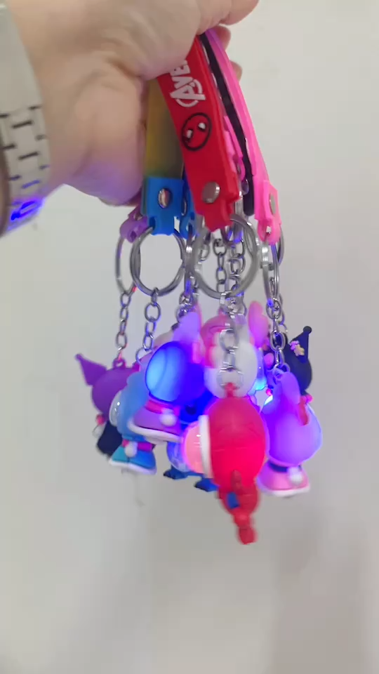 1ชิ้น YS233 พวงกุญแจ สุ่มสี การ์ตูนมีไฟ มีไฟกระพริบ การ์ตูนน่ารักๆ พร้อมส่ง