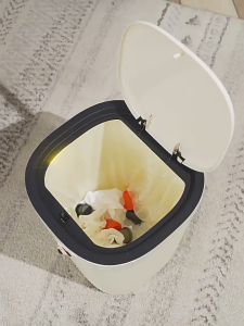 HANGDIAN(จัดส่งฟรีทั้งร้าน)ถังขยะตะกร้าใส่หัวกระดาษสุนัขพร้อมห้องนั่งเล่นในห้องครัวฝาใช้ในครัวเรือนกลางแจ้งแรงดันลมสร้างสรรค์ Ins ลม มีมูลค่าสูง ห้องนั่งเล่น ห้องนอน ห้องน้ำ พร้อมฝาปิด สไตล์ครีมถังตาข่ายสีแดง ถังขยะห้องน้ำ ถังขยะมินิมอล ถังขยะ เหยียบ