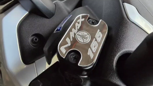 Garnis Tutup Master Rem NMAX Akrilik Emblem Brake Garnish Cover Minyak Rem NMAX