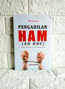PENGADILAN HAM AD HOC Telaah Kelembagaan dan Kebijakan Hukum RB Sularto SINAR GRAFIKA PREMIUM AJ-HKM-HKI FAKULTAS HUKUM