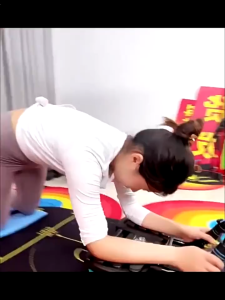 Con lăn tập bụng 4 bánh con lăn trợ lực 6 thảm tay dụng cụ Plank phiên bản mới tặng kèm thảm tập