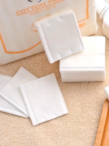 สําลีเช็ดหน้า สําลีแผ่นผลิตจากฝ้ายธรรมชาติ สําลีตัดขอบ 222แผ่น Soft High water Absorption High Quality Cotton