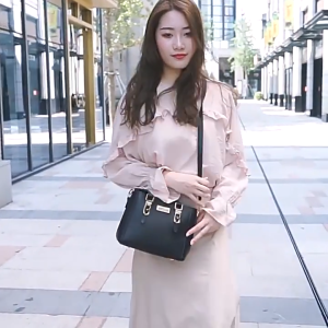 กระเป๋าถือผู้หญิง ดีไซน์หรู หนังอย่างดี กระเป๋าแฟชั่น กระเป๋าสะพายไหล่ กระเป๋าความจุขนาดใหญ่