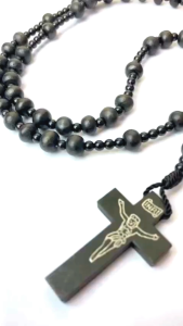 Kalung rosario kayu warna hitam
