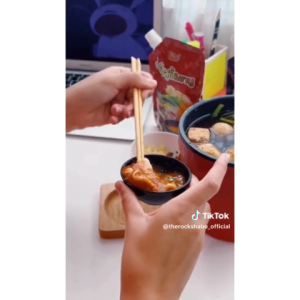 น้ำจิ้มสุกี้&ชาบู ตราเดอะร็อคชาบูสูตรต้นตำหรับ ขนาด 200มิลลิลิตร แบบซองฝาเกลียว