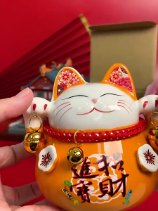 Lucky cat 4.5寸开运6色陶瓷招财猫存钱罐店铺开业收银台家居摆设 4.5 INCHES FORTUNE CERAMIC FENGSHUI LUCKY CATS ORNAMENT SHOP OFFICE LIVING ROOM