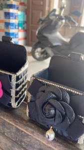 Box Holder Hiasan Bunga Mawar Mobil Tempat Penyimpanan Pouch Flower Bling Bling Organizer