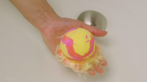 LUSH บาธบอมบ์ PASSION BATH BOMB (200g) (WORLD BATH BOMB DAY)