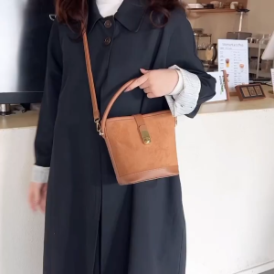 กระเป๋าถังสีทึบ กระเป๋าพร็อพลำลองไขว้ กระเป๋าผู้หญิงหรูหรา วัสดุพียู