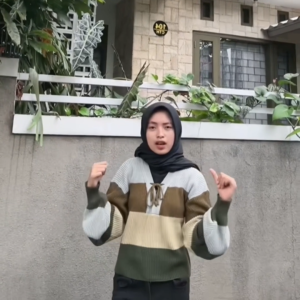 Salma Knit Sweater Crop Oversize Lengan Balon Bahan Rajut Tebal