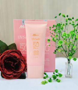 Kem Chống Nắng UVSafe SPF50+ PA+++ (50g) bảo vệ da khỏi tia UV làm giảm quá trình lão hóa cho da