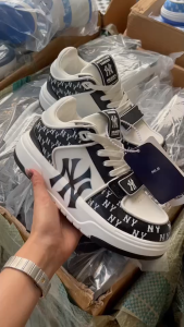 รองเท้าผ้าใบ MLB Chunky Liner Basic New York Yankees สีครีม สินค้าคุณภาพ พร้อมส่งจากไทย