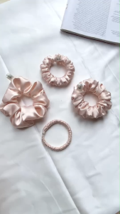 ยางรัดผม • Daisy v Scrunchies • Satin Premium Collection • (Mini)