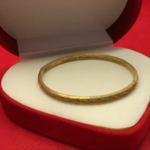 กำไลคลิปล็อคทองเหลืองตัดลาย เส้นผ่านศูนย์กลาง 5.4 ซม. งานดิบไม่ชุบ กำไลทองโบราณ พร้อมส่ง